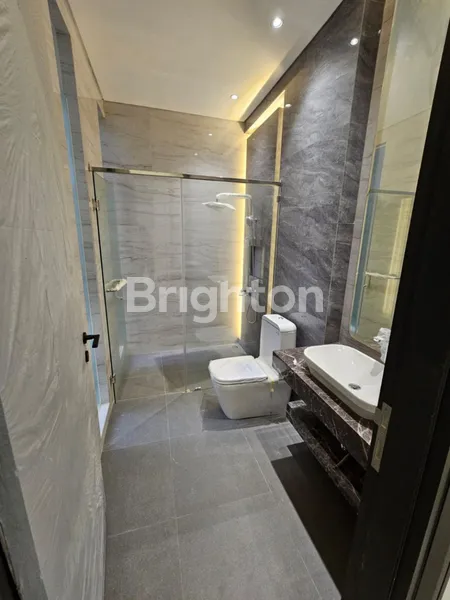 image RUMAH CITRALAND MODERN 2,5 LANTAI SEMI FURNISH DEKAT GWALK, PAKUWON MALL (8)