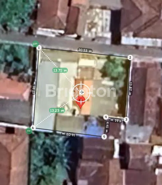 RUMAH DI TENGAH KABUPATEN TULUNGAGUNG DEKAT FASUM