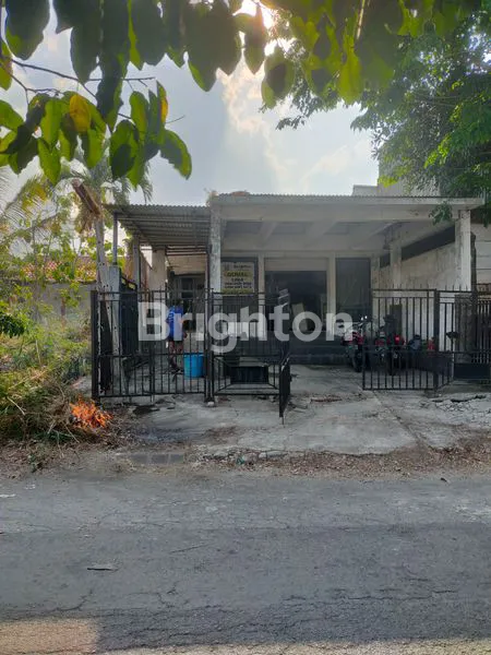 image RUMAH USAHA DI JALAN KEMBAR KOTA BARU DRIYOREJO (4)