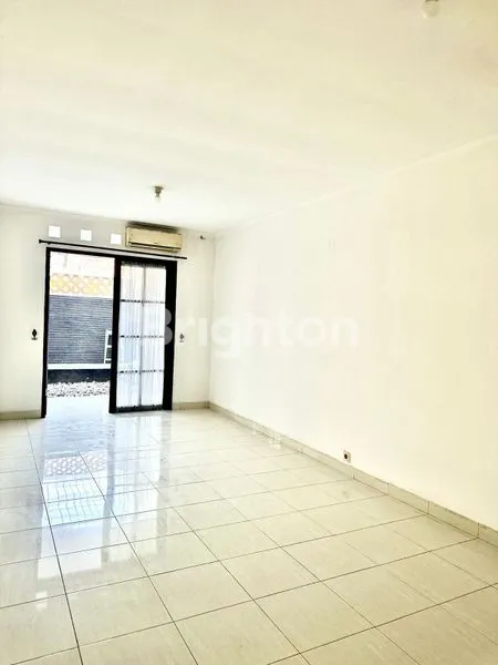 image RUMAH MODERN MINIMALIS BARU RENOV DI CLUSTER CIPUTAT (5)