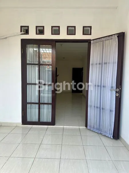 image RUMAH MODERN MINIMALIS BARU RENOV DI CLUSTER CIPUTAT (6)