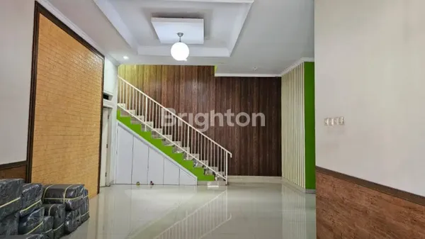 image RUMAH 2 LANTAI TAMAN ROYAL 3 TANGERANG (3)