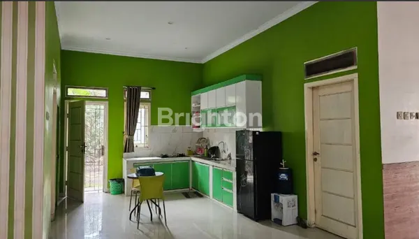 image RUMAH 2 LANTAI TAMAN ROYAL 3 TANGERANG (5)