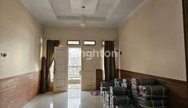 image RUMAH 2 LANTAI TAMAN ROYAL 3 TANGERANG (6)