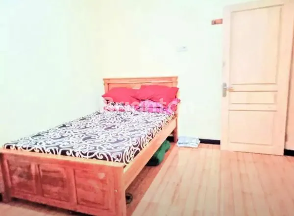 image RUMAH HOOK LUAS 2 LANTAI BAGUS SIAP HUNI LOKASI TENGAH KOTA AMAN DAN NYAMAN (3)