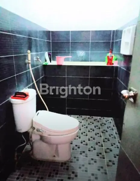 image RUMAH HOOK LUAS 2 LANTAI BAGUS SIAP HUNI LOKASI TENGAH KOTA AMAN DAN NYAMAN (7)