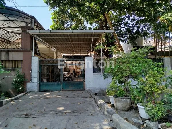 image RUMAH VINTAGE STRATEGIS DI JL. MUSI, SURABAYA (1)