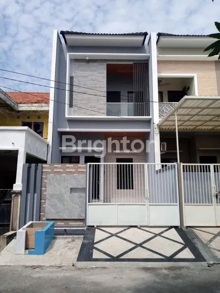 image RUMAH 2 LANTAI DESAIN MINIMALIS SIAP HUNI BARU GRESS (1)