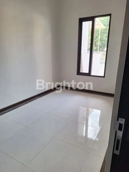 image RUMAH 2 LANTAI DESAIN MINIMALIS SIAP HUNI BARU GRESS (5)