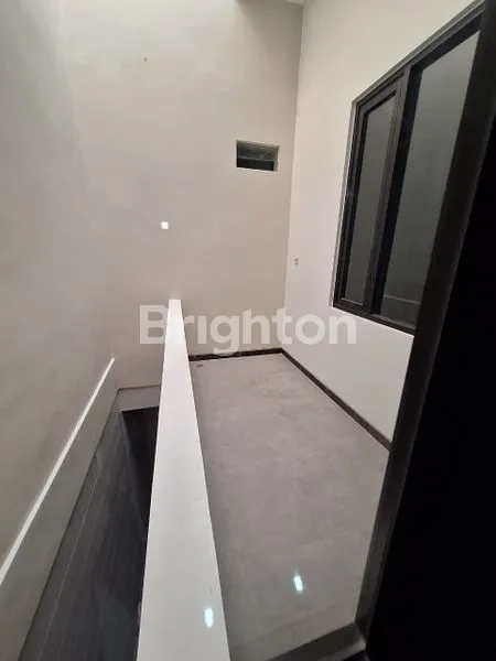 image RUMAH 2 LANTAI DESAIN MINIMALIS SIAP HUNI BARU GRESS (7)