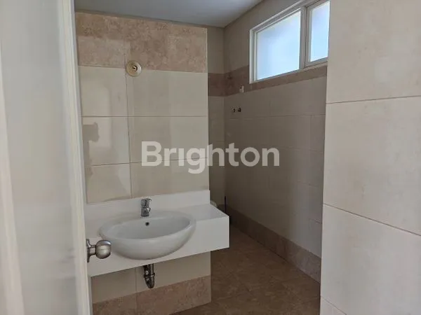 image RUMAH 2 LANTAI SUVARNA SUTRA CLUSTER MAHONI CIKUPA TANGERANG (6)