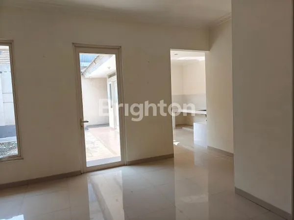 image RUMAH 2 LANTAI SUVARNA SUTRA CLUSTER MAHONI CIKUPA TANGERANG (3)