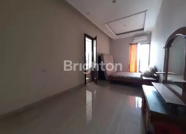 image RUMAH MEWAH 2 LANTAI DI ROYAL PALAIS WISATA BUKIT MAS (8)