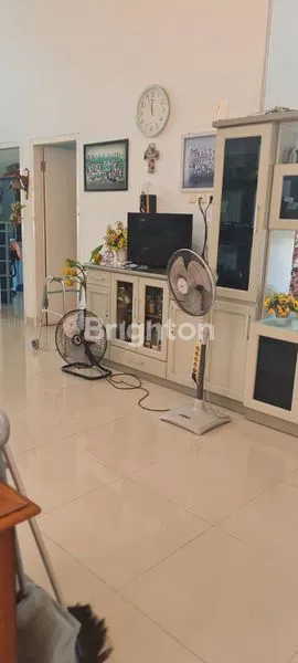 image RUMAH MEWAH POJOK SIYAP HUNI DEKAT BANDARA PURI ANJASMORO SEMARANG BARAT (4)