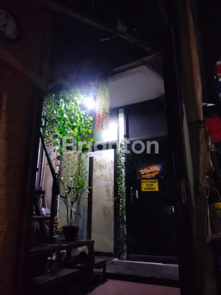 image RUMAH HUNIAN LUAS DI SAYAP GATOT SUBROTO, SUDAH ADA TEMPAT USAHA (7)