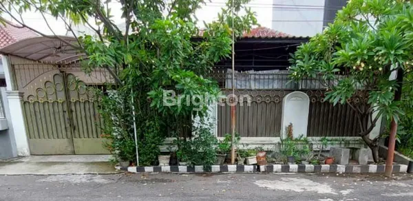 image RUMAH 1 LANTAI DI JALAN MANYAR KERTOARJO SURABAYA (1)