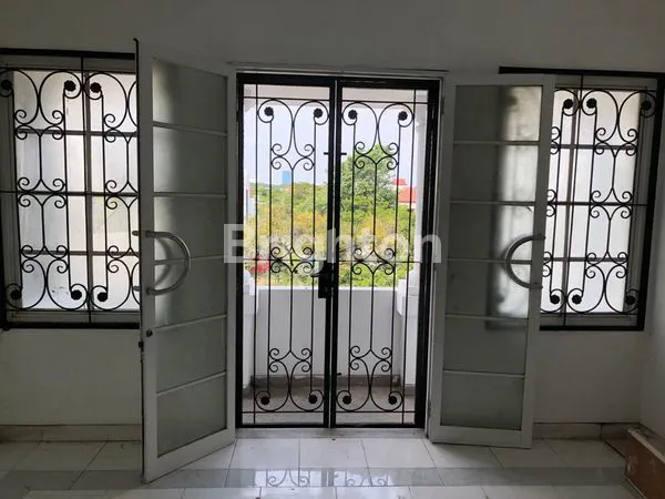 image SEGERA DIJUAL RUKO 3 LANTAI. SIAP PAKAI. LOKASI DI HIBRIDA KELAPA GADING (4)