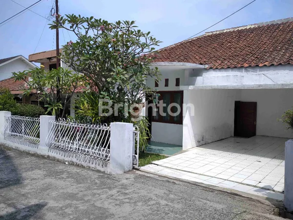 RUMAH 1 LANTAI PERUMAHAN DI AWILIGAR BANDUNG JAWA BARAT. LOKASI STRATEGIS AKSES MUDAH KE PUSAT KOTA. DEKAT KE KAWASAN KAMPUS DAN PERKANTORAN.