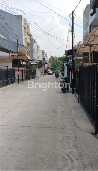 image RUMAH KELAPA GADING, NYAMAN, MINIMALIS (R 1217 J) (5)