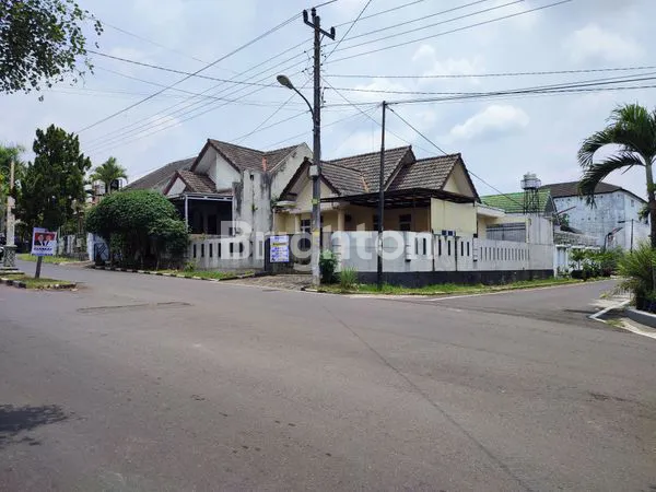 image RUMAH DI LINGKUNGAN ASRI, POSISI HOOK, JALAN LEBAR, AKSES MUDAH, KOTA MAGELANG (2)