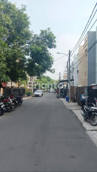 image RUMAH DI SUNTER. MODERN, MINIMALIS (R 1246 J) (2)