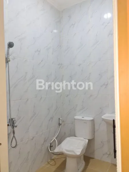 image RUMAH TAMAN RATU MINIMALIS 3 LANTAI JAKARTA BARAT (3)