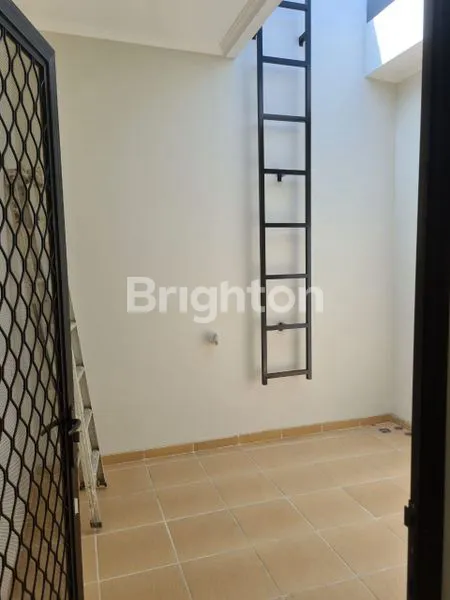 image RUMAH TAMAN RATU MINIMALIS 3 LANTAI JAKARTA BARAT (5)