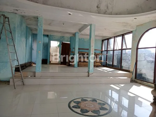 image RUMAH 3 LANTAI JANGLI (2)