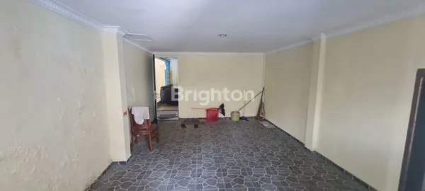 image RUMAH SIAP HUNI 3 LANTAI DI PLAMONGAN SARI SEMARANG (7)