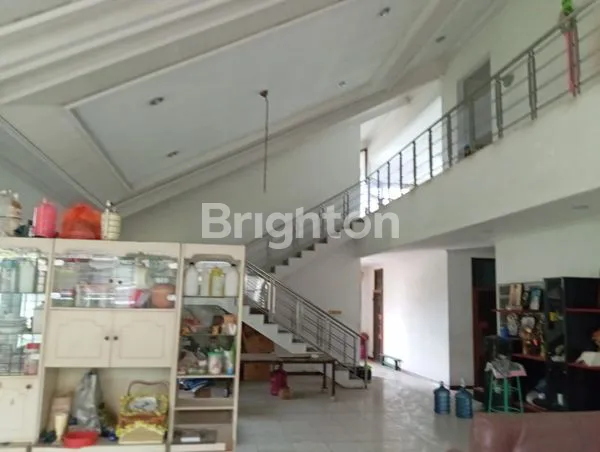 image RUMAH BESAR TENGAH KOTA DI KAWASAN ELIT GAJAHMUNGKUR SEMARANG (3)