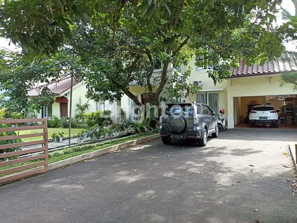 image RUMAH ASRI, TANAH LUAS DENGAN KOLAM RENANG (1)