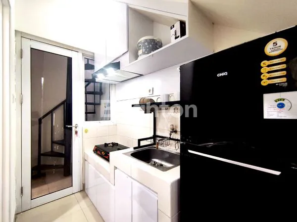 image RUMAH 3 LANTAI FULLY FURNISHED POSISI HOEK DI OMAHA VILLAGE (6)