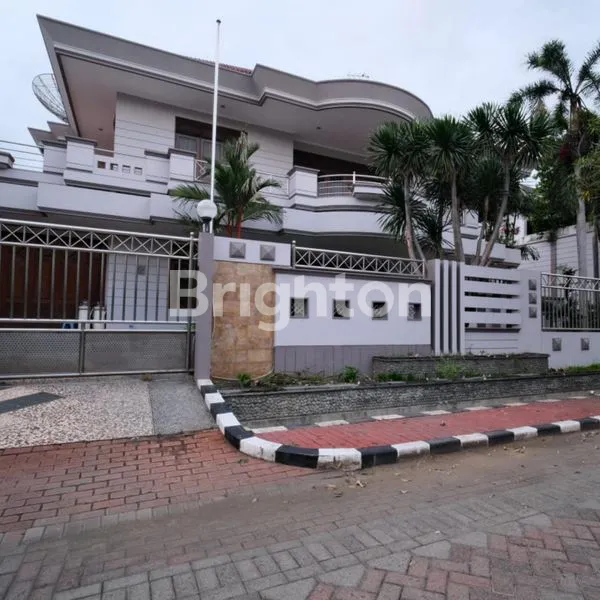 image RUMAH MEWAH 2 LANTAI TAMAN HUNIAN SATELIT SUKOMANUNGGAL DARMO PERMAI DEKAT MARGOMULYO BANYU URIP SURABAYA BARAT (1)
