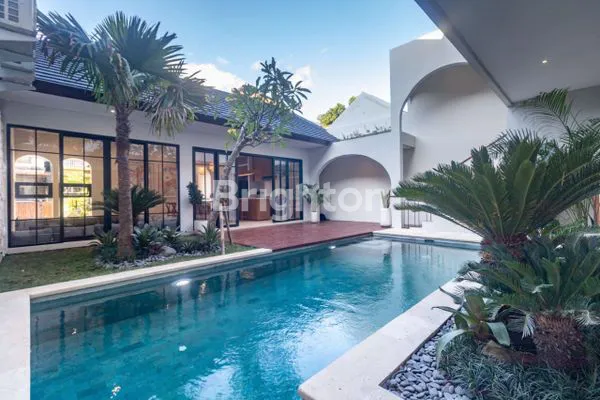 image 3BR BRAND NEW FURNISHED VILLA IN JIMBARAN (1)