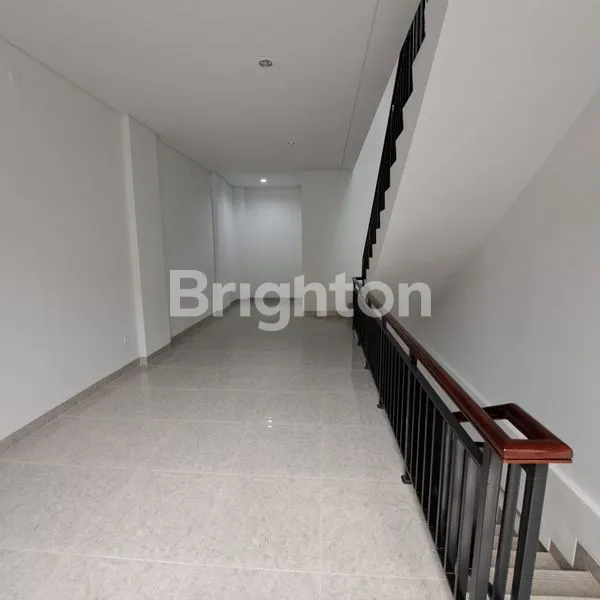 image RUKO  3 LANTAI DI CAMPTON BSD CITY (8)