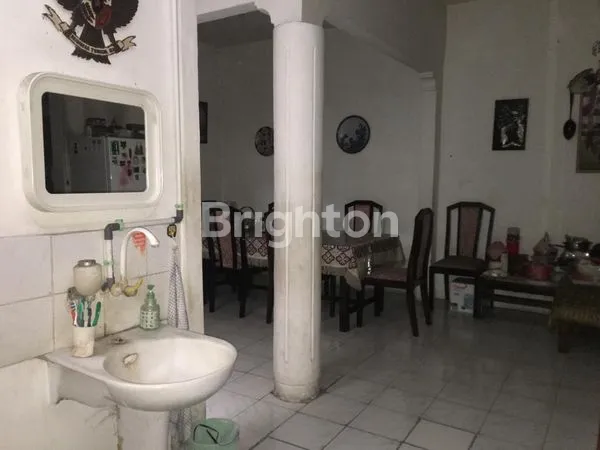 image DIJUAL RUMAH 2 LANTAI LAYAK PAKAI LOKASI BAGUS (5)