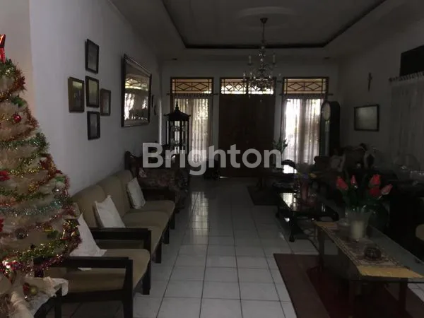 image DIJUAL RUMAH 2 LANTAI LAYAK PAKAI LOKASI BAGUS (4)