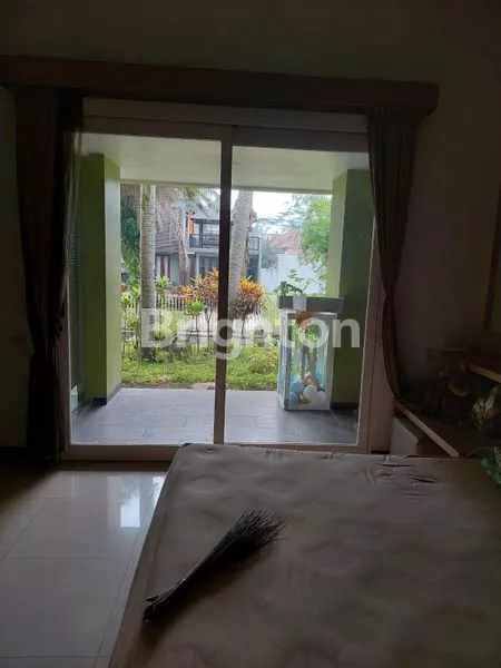 image RUMAH MEWAH 2.5 LANTAI DI NIEUW INDIE MALANG (3)