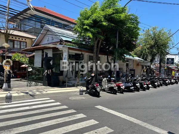 image DI JUAL LAHAN 1200 M2 BERSERTA BBRP TOKO,GUEST HOUSE  DI KAWASAN PUSAT HIBURAN,HOTEL,BAR DI SEMINYAK KUTA BADUNG BALI (3)