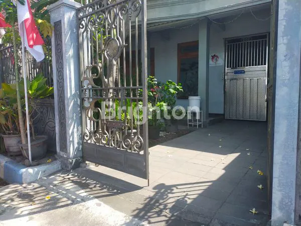 RUMAH KOST PINGGIR JALAN PROPINSI