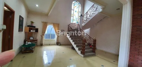 image RUMAH SULTAN DI MALANG YANG SUPER MEWAH (2)