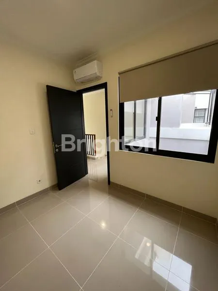 image RUMAH RAPI 2 LANTAI SIAP HUNI CLUSTER BARONI SYMPHONIA (3)