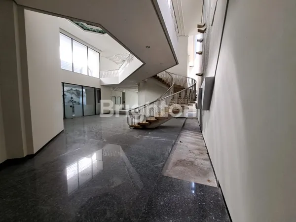 image RUMAH TENGAH KOTA EMBONG KENONGO LOKASI STRATEGIS CIAMIK (7)