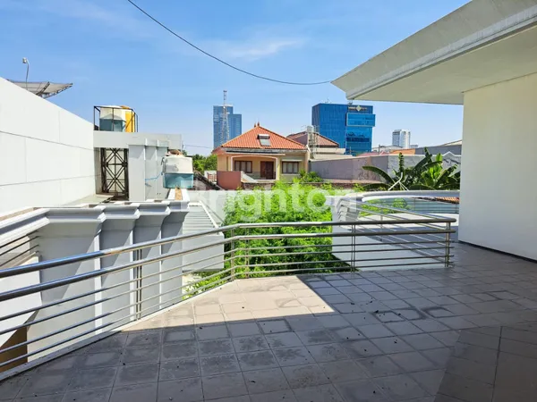 image RUMAH TENGAH KOTA EMBONG KENONGO LOKASI STRATEGIS CIAMIK (8)