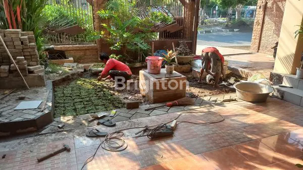 image RUMAH DI NGINDEN INTAN BARAT SURABAYA (2)