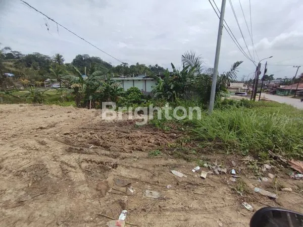 image LAHAN STRATEGIS DI JALUR TRUK KONTAINER (1)