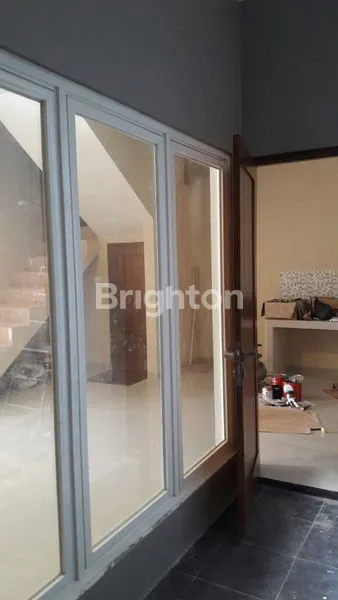 image DIJUAL RUMAH MODERN 2 LANTAI DENGAN MATERIAL YANG BERKUALITAS (3)