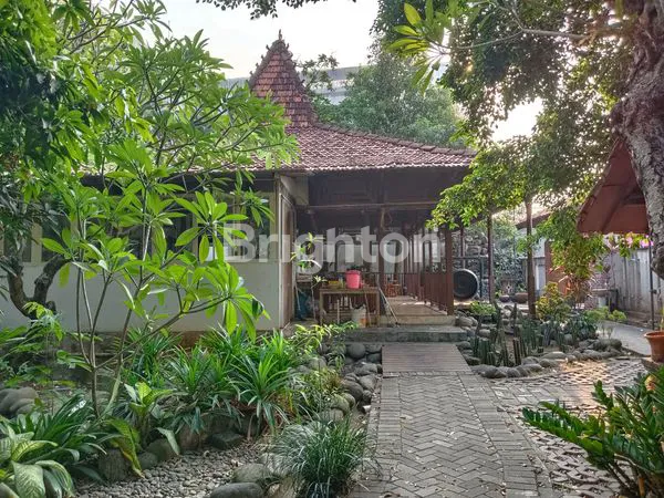 image RESTO & MEETING ROOM STRATEGIS DI KARAWACI (2)