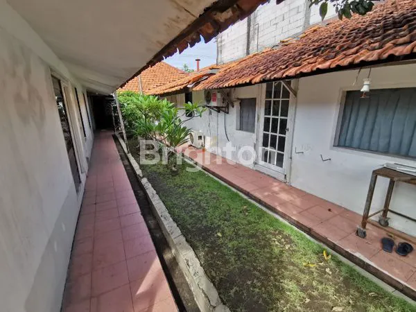 image RUMAH CLASSIC DI NGINDEN KOTA (4)