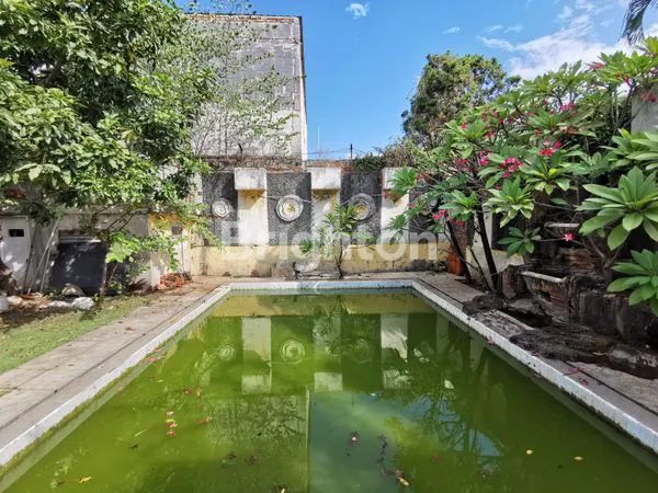 image RUMAH CLASSIC DI NGINDEN KOTA (5)